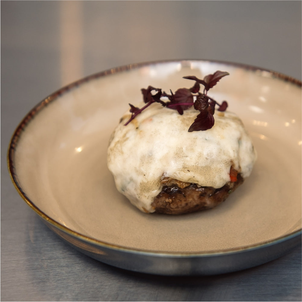 Įdaryti Portobello grybai su rūkytos šoninės kubeliais ir daržovėmis