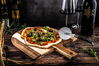 Pizza set LAGUIOLE by STYLE DE VIE: cutter and acacia table