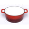 Stilingas emaliuotas ketaus indas - troškintuvas ("casserole"). Raudonas, apvalus ZYLE. 4,8 l. Tiks naudojimui ne tik kamado, bet ir bet kuriame kitame grilyje ar namų virtuvėje. Iš griliai.lt