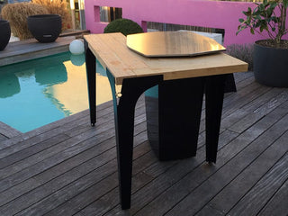 Augoust Atviri griliai Ugniavietė su staliuku ir kepimo plokštuma Augoust Plancha Table